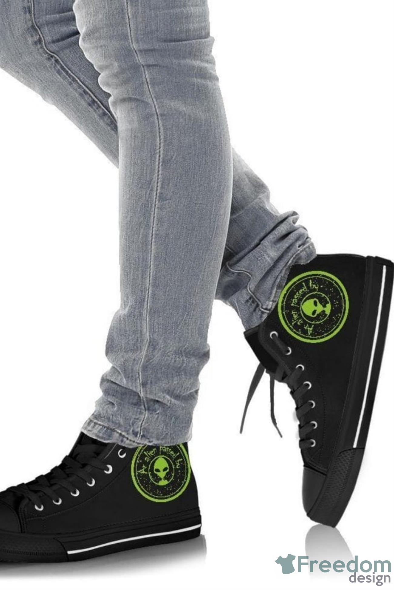 A Green Alien Passed By High Top Shoes For Men And Women Product Photo 1 A Green Alien Passed By High Top Shoes For Men And Women Product Photo 1