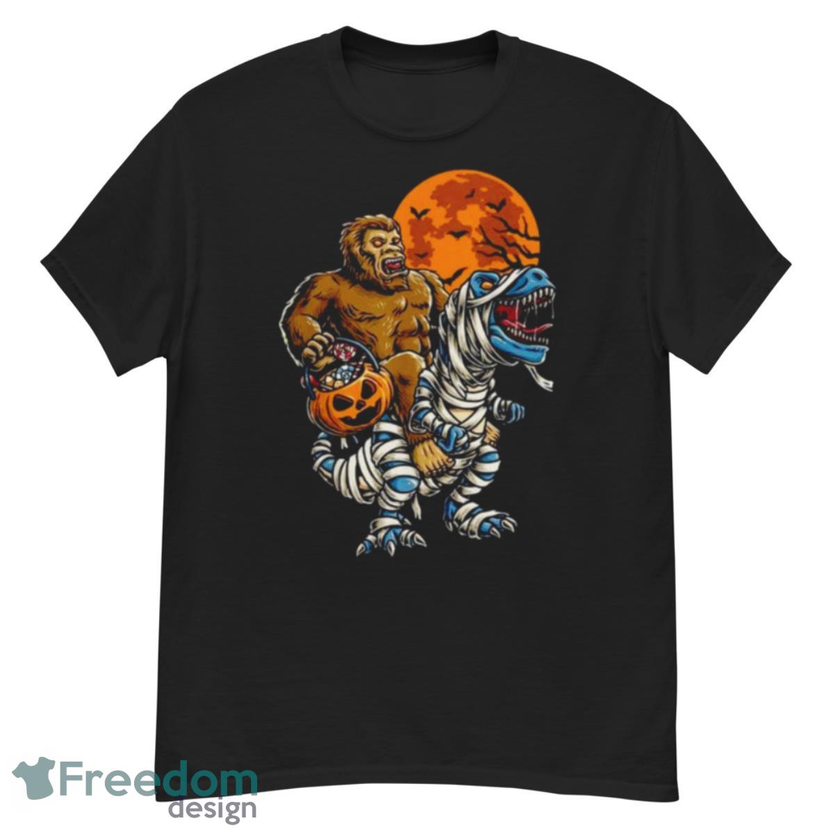 Dinosaur Bigfoot Halloween Shirt - G500 Men’s Classic T-Shirt