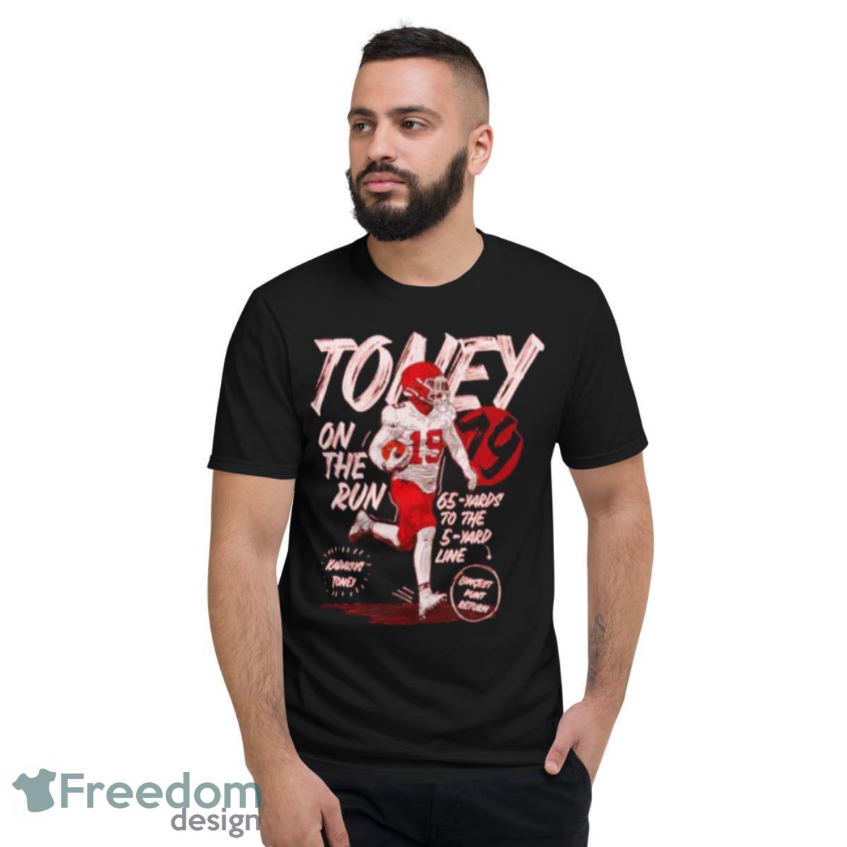 Kadarius Toney On The Run Kansas City Chiefs Shirt - Short Sleeve T-Shirt