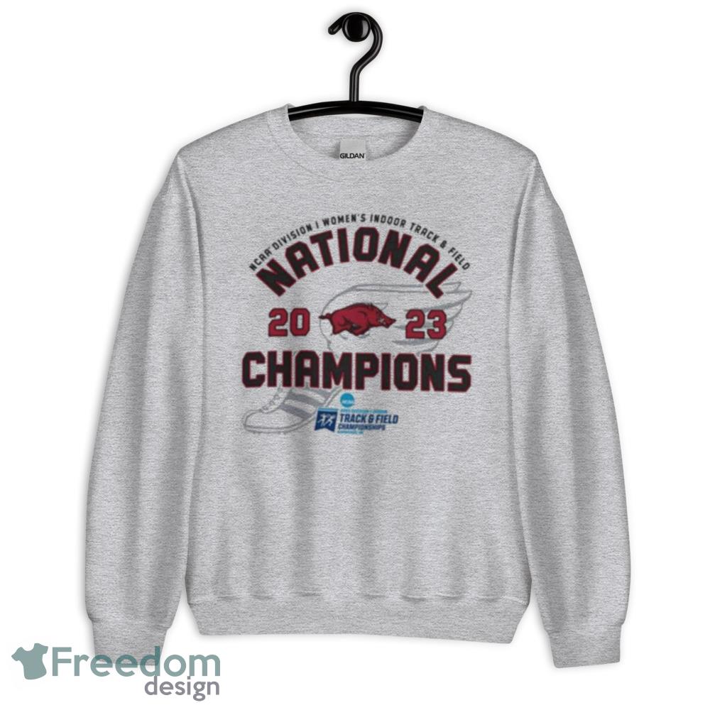 Arkansas Razorbacks 2023 Ncaa Women’s Indoor Track & Field National Champions Locker Room Short Shirt - Unisex Heavy Blend Crewneck Sweatshirt