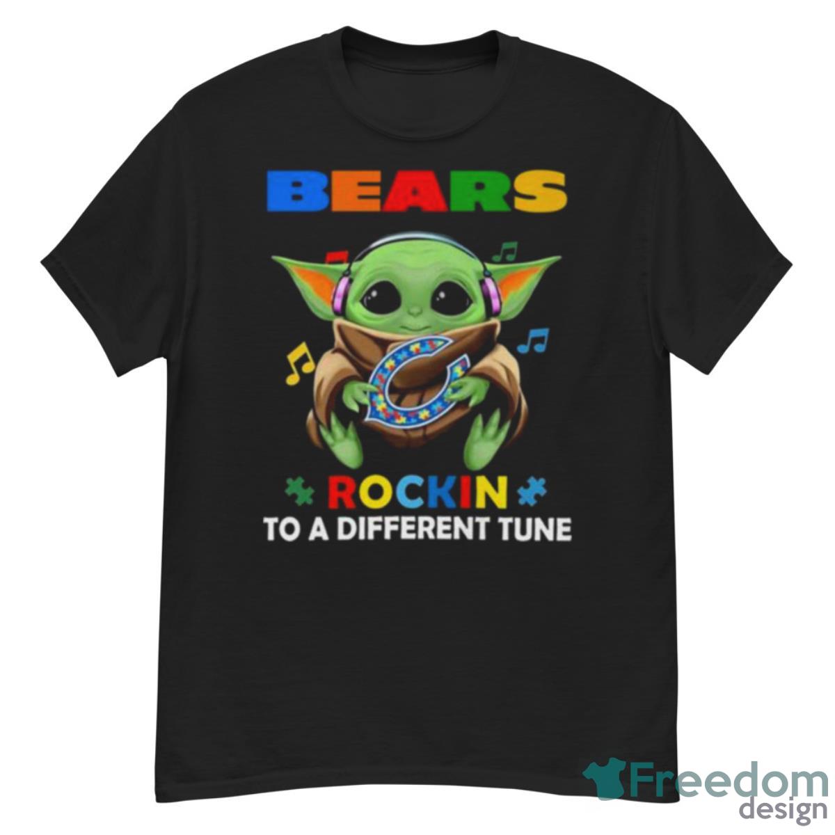 Baby Yoda Hug Chicago Bears Autism Rockin To A Different Tune Shirt - G500 Men’s Classic T-Shirt