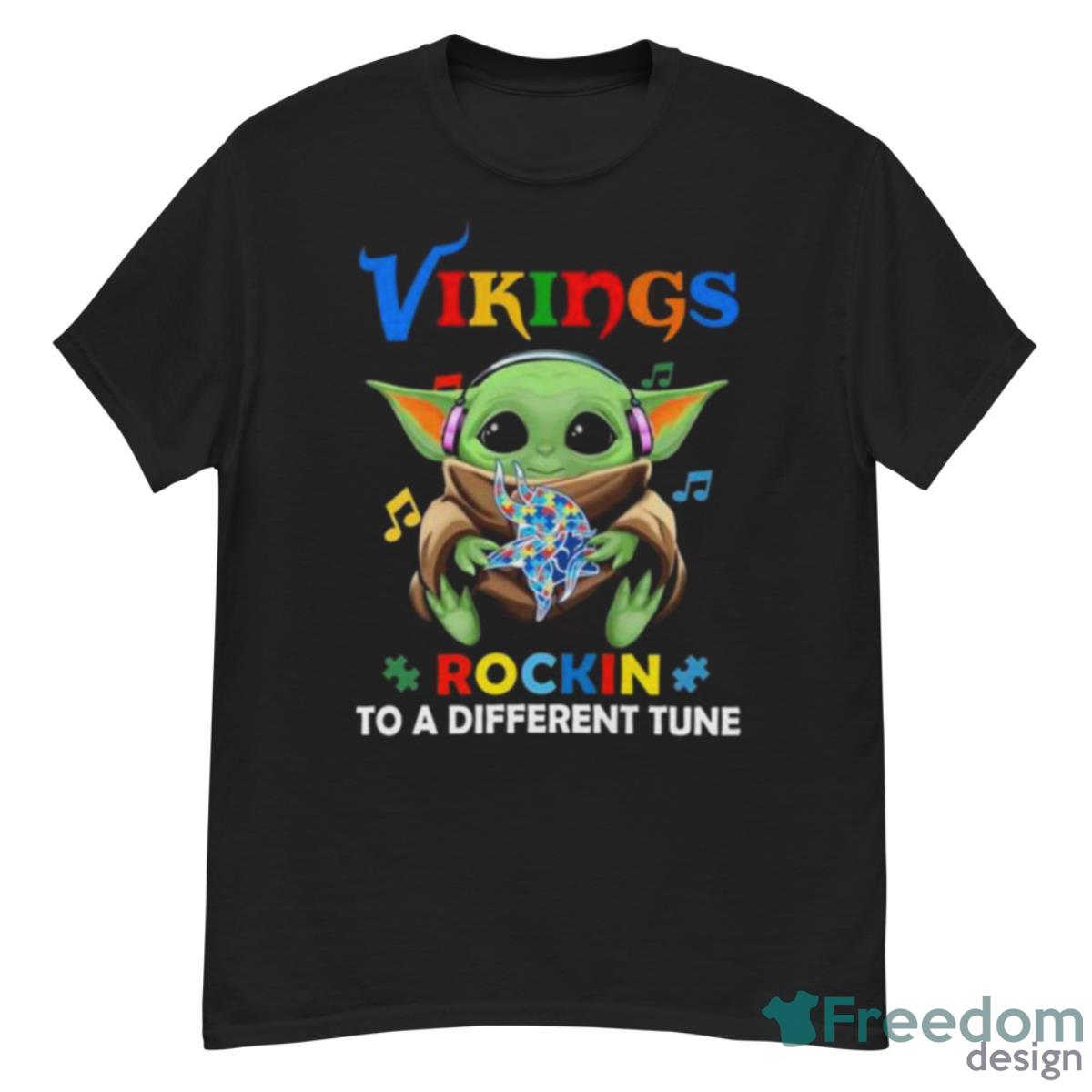 Baby Yoda Hug Minnesota Vikings Autism Rockin To A Different Tune Shirt - G500 Men’s Classic T-Shirt