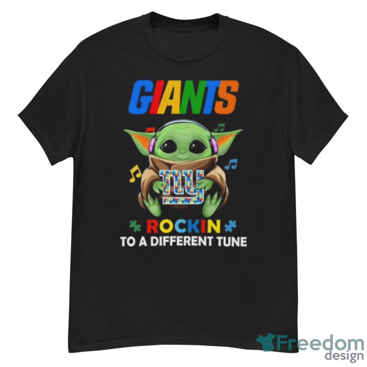 Baby Yoda Hug New York Giants Autism Rockin To A Different Tune shirt - G500 Men’s Classic T-Shirt