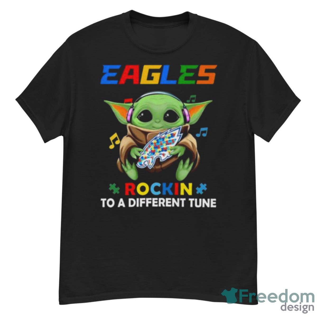 Baby Yoda Hug Philadelphia Eagles Autism Rockin To A Different Tune Shirt - G500 Men’s Classic T-Shirt