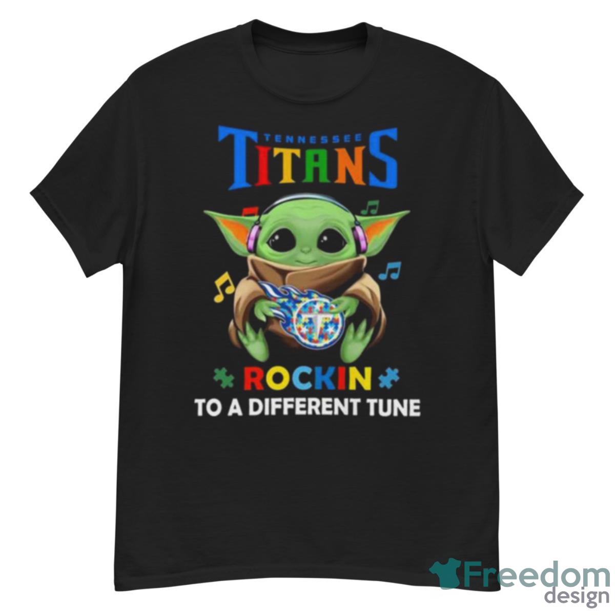 Baby Yoda Hug Tennessee Titans Autism Rockin To A Different Tune Shirt - G500 Men’s Classic T-Shirt