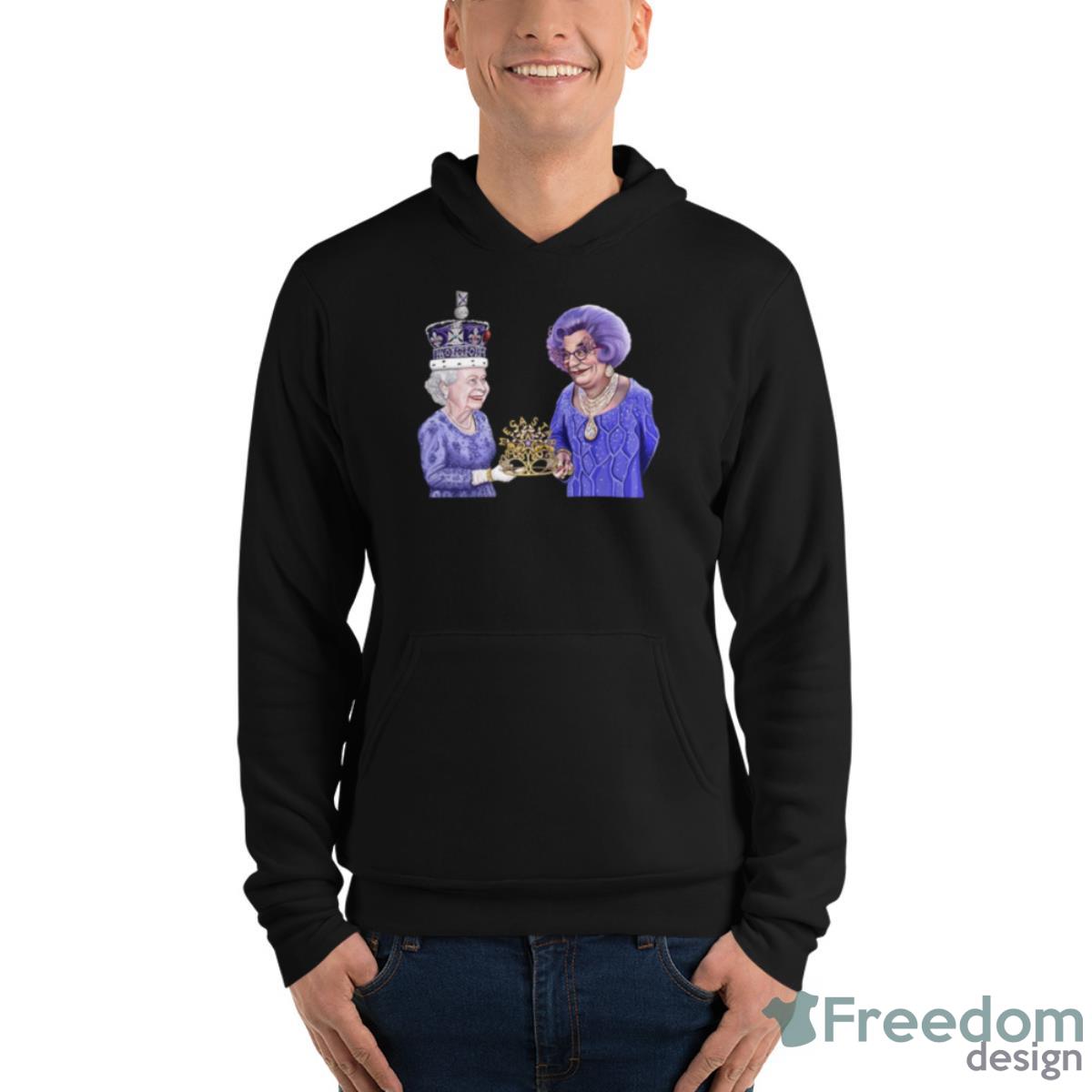 Dame Edna Everage And Queen Elizabeth Ii By James Brennan Shirt - Unisex Fleece Pullover Hoodie Dame Edna Everage And Queen Elizabeth Ii By James Brennan Shirt - Unisex Fleece Pullover Hoodie