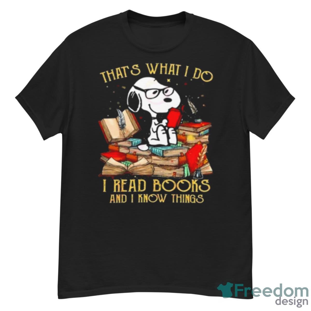 Snoopy That’s What I Do I Read Books And I Know Things 2023 Vintage Shirt - G500 Men’s Classic T-Shirt