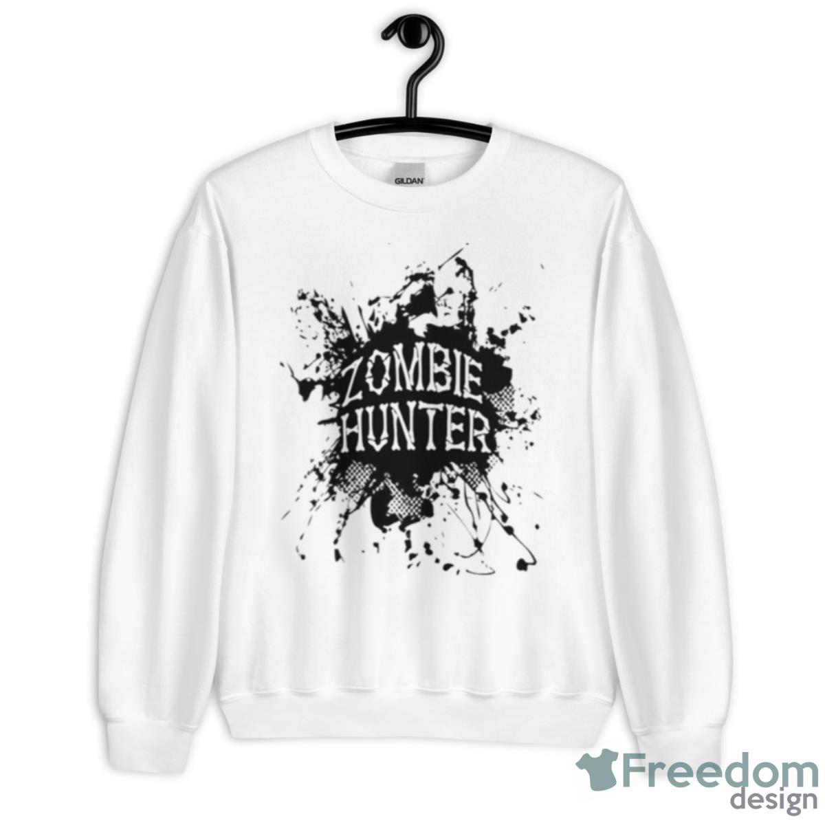 Zombie Hunter Black Grunge Shirt - Unisex Heavy Blend Crewneck Sweatshirt