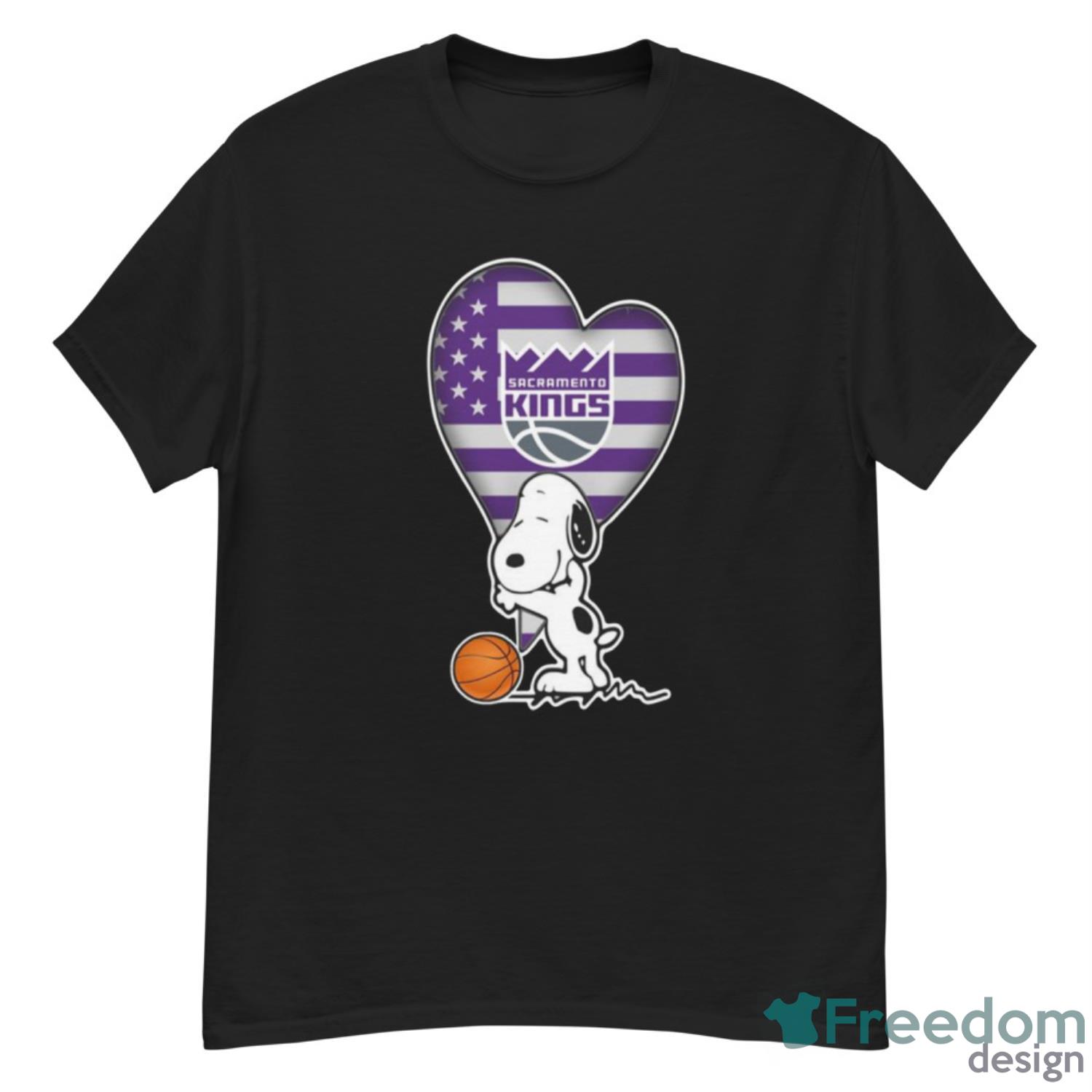 Sacramento Kings NBA Basketball The Peanuts Movie Adorable Snoopy T Shirt - G500 Men’s Classic T-Shirt