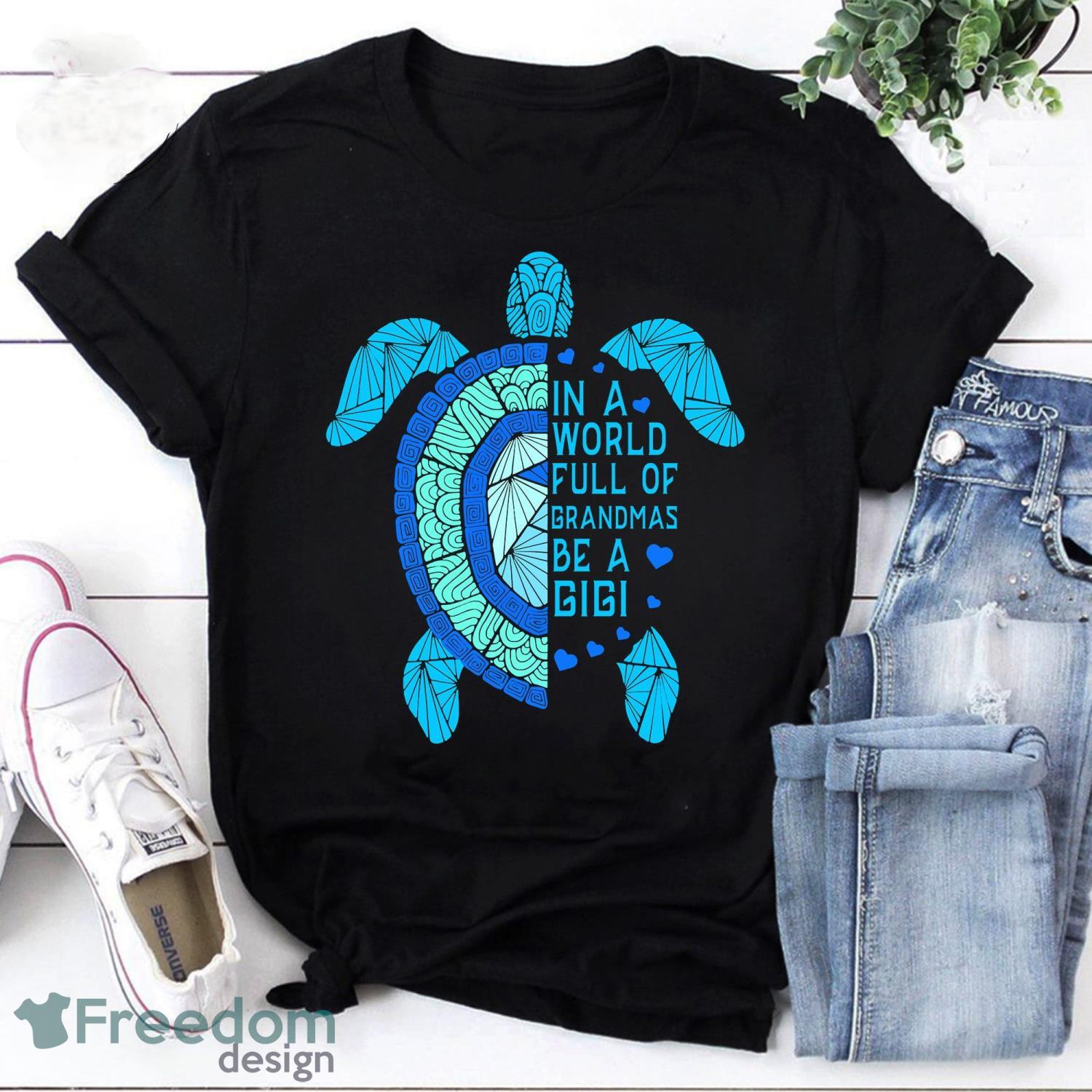 In A World Full Of Grandmas Be A Gigi Turtle Vintage T-Shirt A World Full Of Grandmas Shirt Product Photo 1