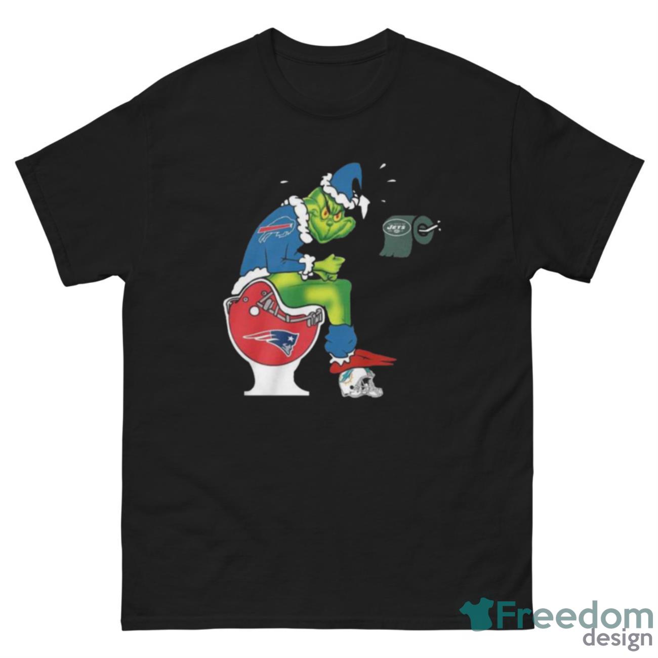 Premium The Grinch Buffalo Bills Shit On Toilet New England Patriots Christmas Shirt - G500 Men’s Classic Tee