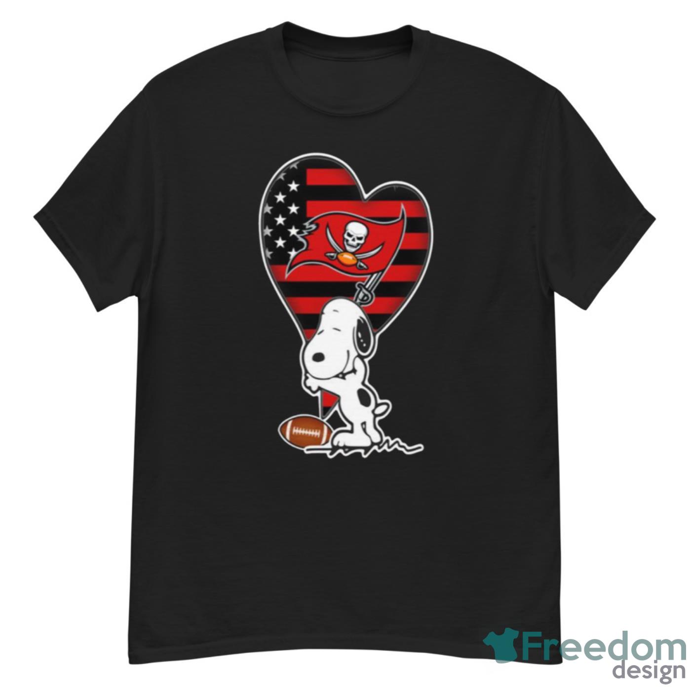 Tampa Bay Buccaneers NFL Football The Peanuts Movie Adorable Snoopy T Shirt - G500 Men’s Classic T-Shirt