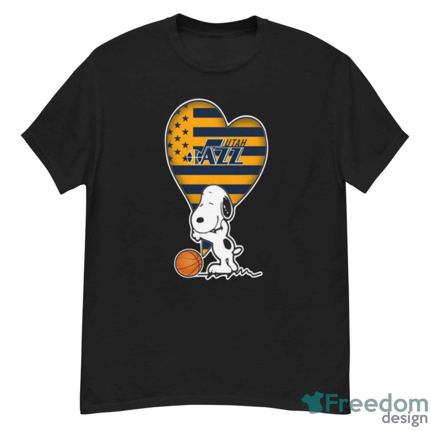 Utah Jazz NBA Basketball The Peanuts Movie Adorable Snoopy T Shirt - G500 Men’s Classic T-Shirt