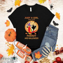 Just a girl who loves Parrot and Halloween T-Shirt Halloween Gift Sweatshirt Hoodie