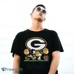 Original Peanuts Snoopy Football Team With The Green Bay Packers Nfl Shirt - G500 Gildan T-Shirt