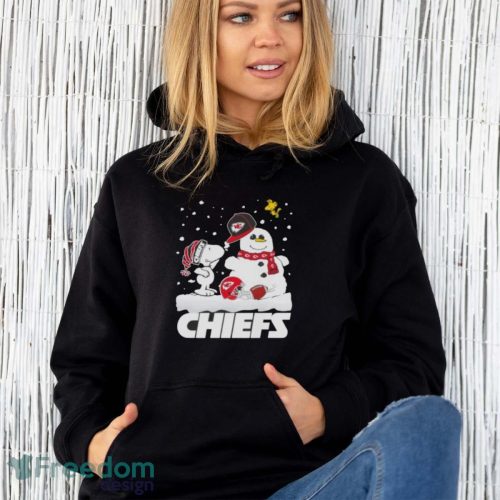 Snoopy And Snow Kansas City Chiefs Shirt - Unisex Hoodie