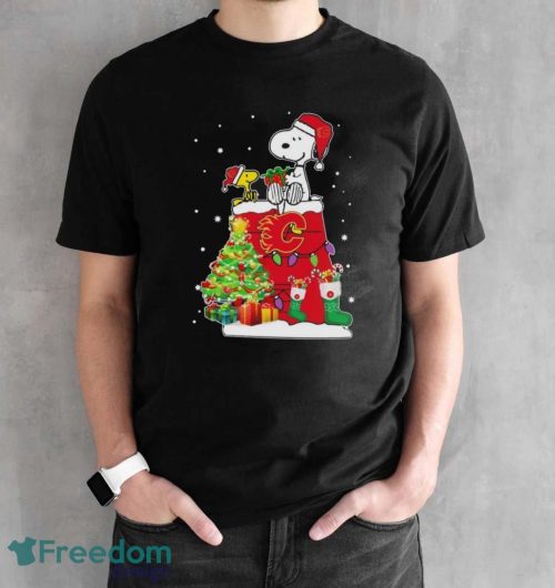 Snoopy And Woodstock Calgary Flames Merry Christmas Shirt - Black Unisex T-Shirt