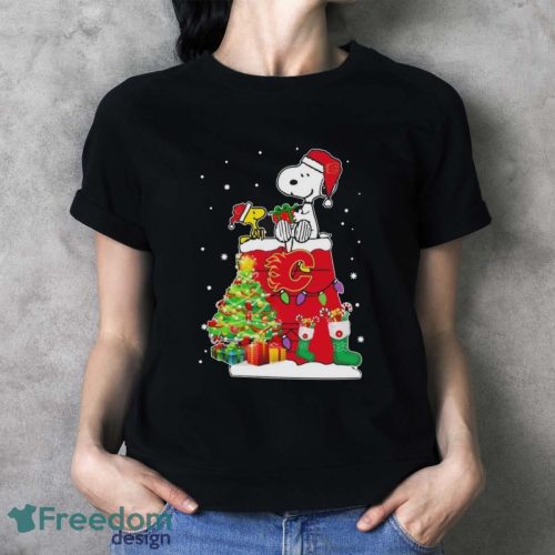 Snoopy And Woodstock Calgary Flames Merry Christmas Shirt - Ladies T-Shirt