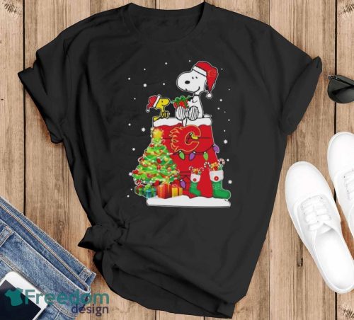 Snoopy And Woodstock Calgary Flames Merry Christmas Shirt - Black T-Shirt