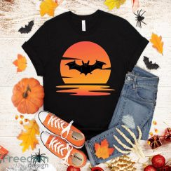 Vintage Retro Sunset Halloween Flying Bat Scary Costume T-Shirt Halloween Gift