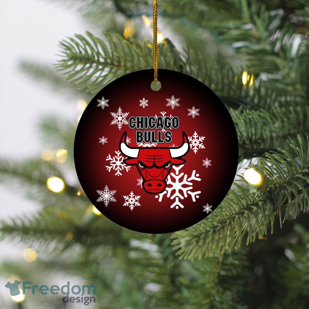 Chicago Bulls Merry Christmas Circle Ornament image Chicago Bulls Merry Christmas Circle Ornament Product Photo 1