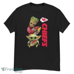Hot Baby Yoda And Baby Groot hug Rugby Kansas City Chiefs Shirt