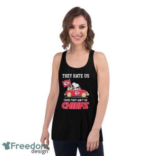 Official Peanuts Snoopy And Woodstock Driving Car Kansas City Chiefs The Y Hate Is ’cause They Ain’t Us Shirt - Women's Flowy Racerback Tank