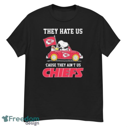 Official Peanuts Snoopy And Woodstock Driving Car Kansas City Chiefs The Y Hate Is ’cause They Ain’t Us Shirt - G500 Men’s Classic T-Shirt