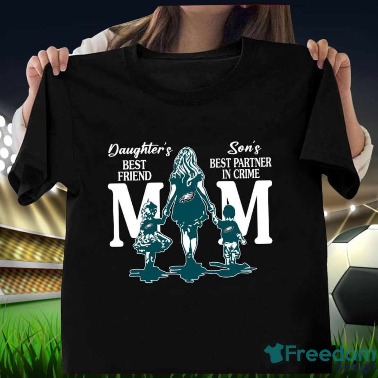 Philadelphia Eagles Mom's Best Friend Mother's Day T Shirt image Philadelphia Eagles Mom's Best Friend Mother's Day T Shirt