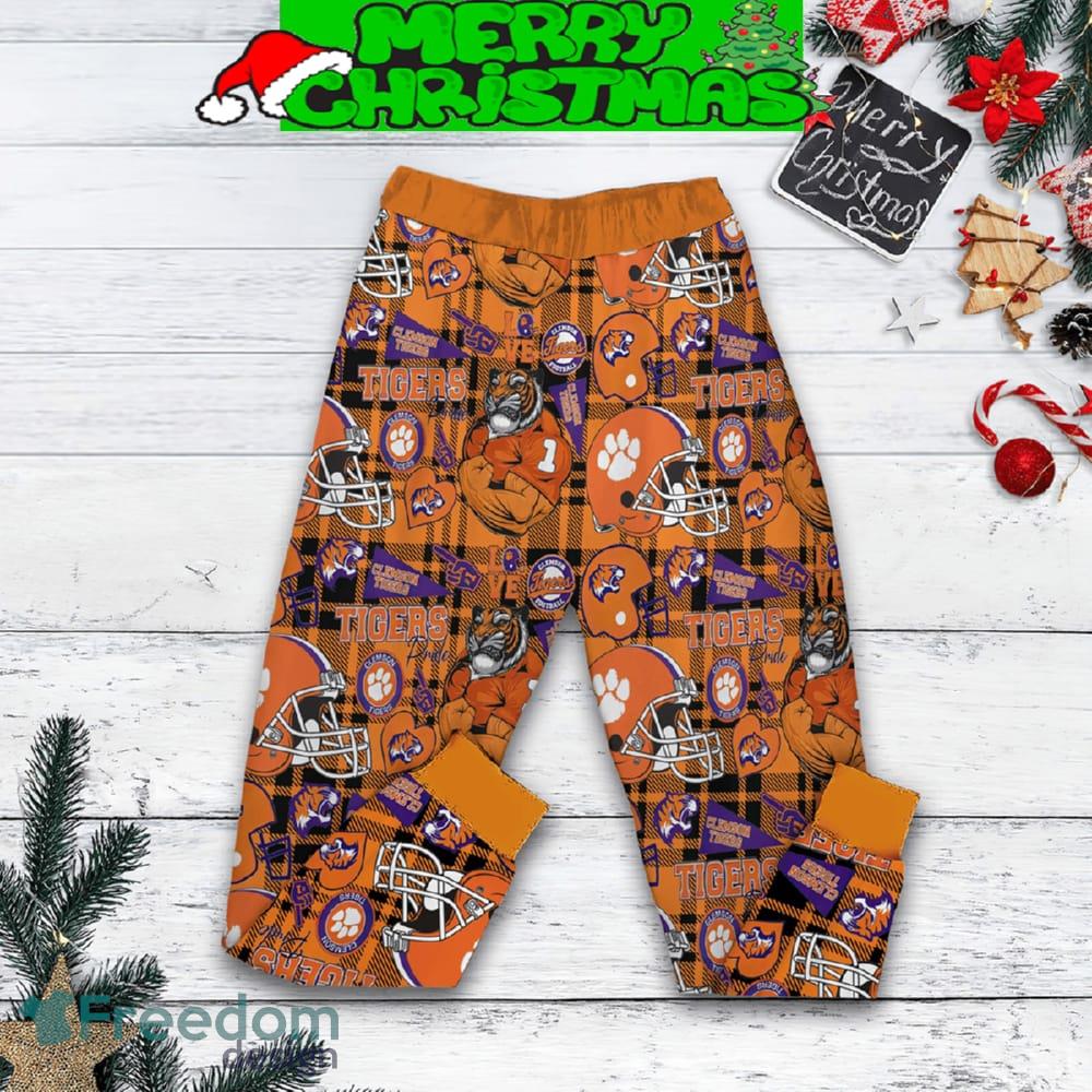 clemson-tigers-grinch-hate-us-christmas-fleece-pajamas-set-men-women-for-fans-3.jpg Clemson Tigers Grinch Hate Us Christmas Fleece Pajamas Set Men Women For Fans - Clemson Tigers Grinch Hate Us Christmas Fleece Pajamas Set-4