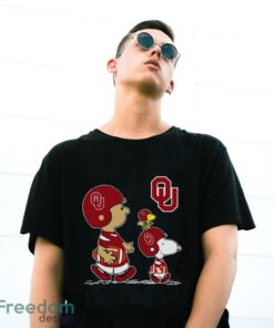 Official The Peanuts Charlie Brown Snoopy Woodstock Oklahoma Sooners Football Shirt image Official The Peanuts Charlie Brown Snoopy Woodstock Oklahoma Sooners Football Shirt - G500 Gildan T-Shirt