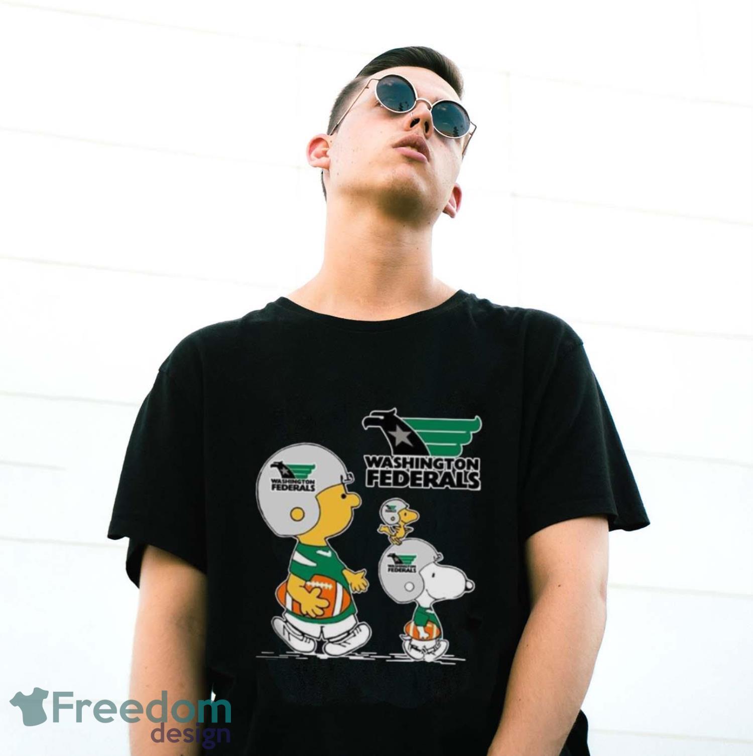Peanuts Charlie Brown And Snoopy Washington Federals - G500 Gildan T-Shirt Peanuts Charlie Brown And Snoopy Washington Federals - G500 Gildan T-Shirt