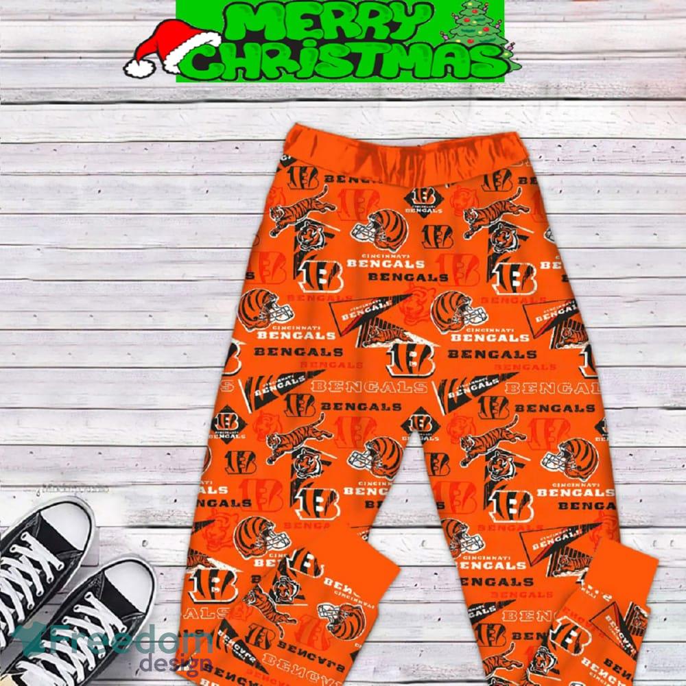 ho-ho-ho-christmas-santa-claus-cincinnati-bengals-nfl-team-holidays-fleece-pajamas-set-gift-family-2.jpg Ho Ho Ho Christmas Santa Claus Cincinnati Bengals NFL Team Holidays Fleece Pajamas Set Gift Family - Ho Ho Ho Christmas Santa Claus Cincinnati Bengals NFL Team Holidays Fleece Pajamas Set-3