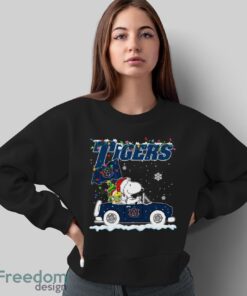 Auburn Tigers Snoopy And Woodstock Driving Car Cute Snoopy Limited Edition Shirt - Sweatshirt