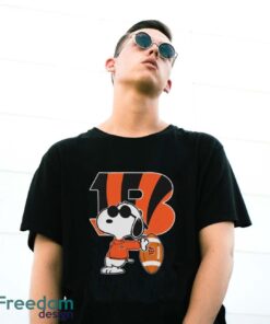 Cincinnati Bengals Nfl X Snoopy Dog Peanuts Into This Fan Gift t-shirt - G500 Gildan T-Shirt