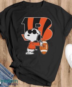 Cincinnati Bengals Nfl X Snoopy Dog Peanuts Into This Fan Gift t-shirt