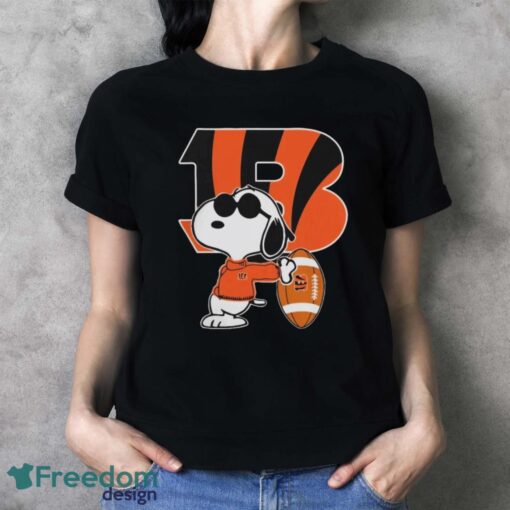 Cincinnati Bengals Nfl X Snoopy Dog Peanuts Into This Fan Gift t-shirt - Ladies T-Shirt