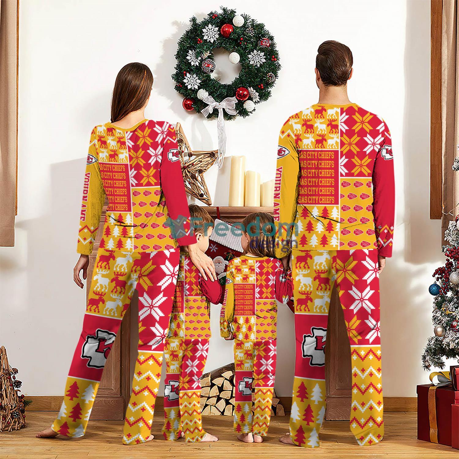 Kansas City Chiefs Pajamas Set Christmas snowflake pattern Cute Pajamas For Family Christmas Gift Ideas Custom Name image Kansas City Chiefs Pajamas Set Christmas snowflake pattern Cute Pajamas For Family Christmas Gift Ideas Custom Name Product Photo 2