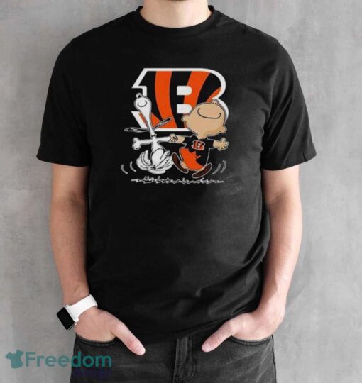 NFL Cincinnati Bengals Charlie Brown Snoopy Dancing T-Shirt - Black Unisex T-Shirt