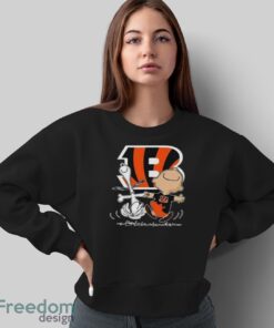 NFL Cincinnati Bengals Charlie Brown Snoopy Dancing T-Shirt - Sweatshirt