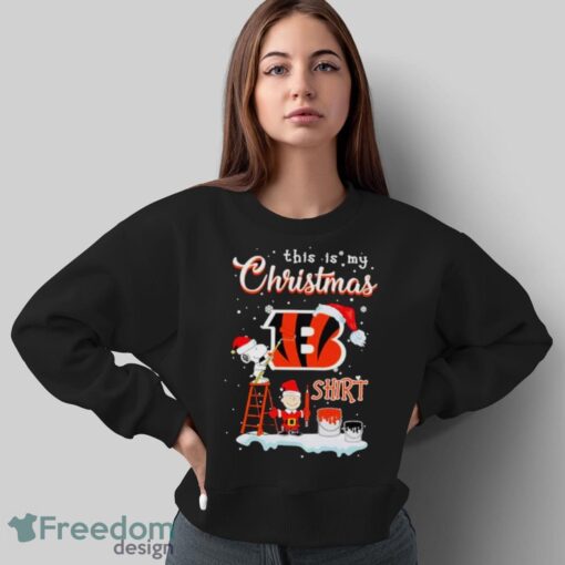 Snoopy and Charlie Brown Santa Cincinnati Bengals this is my Christmas shirt - Sweatshirt