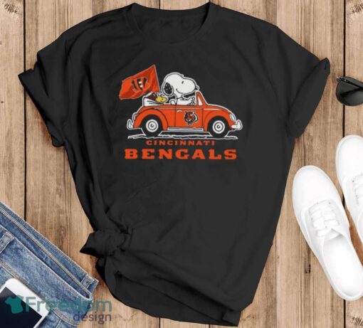 Snoopy And Woodstock Driving Car Cincinnati Bengals Nfl Playoffs Shirt - Black T-Shirt