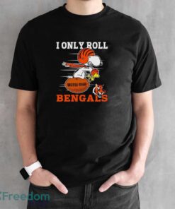 Snoopy and Woodstock I only roll with the Cincinnati Bengals shirt - Black Unisex T-Shirt