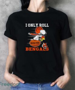 Snoopy and Woodstock I only roll with the Cincinnati Bengals shirt - Ladies T-Shirt