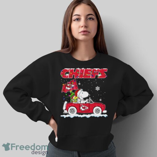 Kansas City Chiefs Snoopy And Woodstock Driving Car Shirt Sweatshirt Hoodie - Sweatshirt