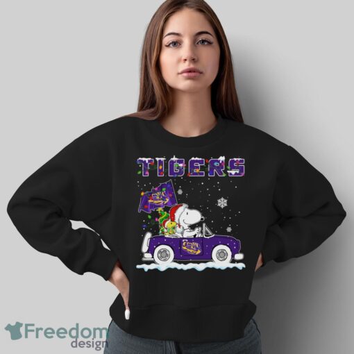 LSU Tigers Snoopy And Woodstock Driving Car Shirt Sweatshirt Hoodie - Sweatshirt