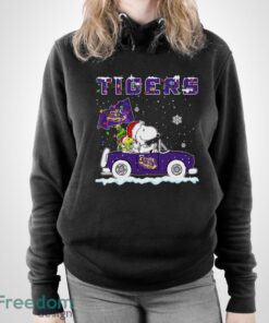 LSU Tigers Snoopy And Woodstock Driving Car Shirt Sweatshirt Hoodie - Unisex Pullover Hoodie