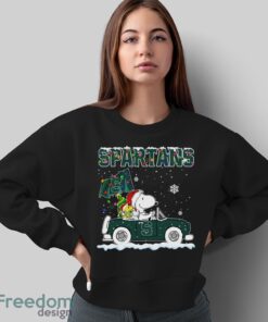 Michigan State Spartans Snoopy And Woodstock Driving Car Shirt Sweatshirt Hoodie - Sweatshirt