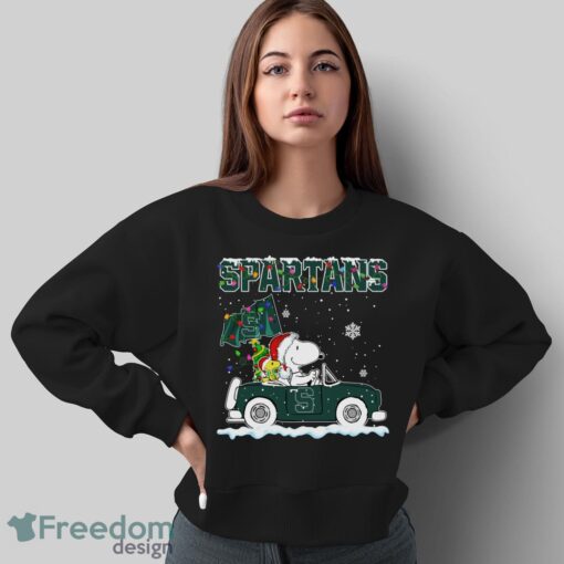 Michigan State Spartans Snoopy And Woodstock Driving Car Shirt Sweatshirt Hoodie - Sweatshirt