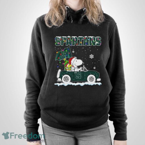 Michigan State Spartans Snoopy And Woodstock Driving Car Shirt Sweatshirt Hoodie - Unisex Pullover Hoodie